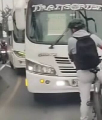 Conductor de Transoriente invade ciclovía en Bogotá y genera indignación