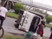 Caos en la Calle 80: camión volcado paraliza la vía Funza–Siberia