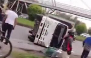 Caos en la Calle 80: camión volcado paraliza la vía Funza–Siberia