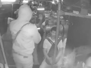 La nueva trampa en busetas: así distraen a pasajeros para robar