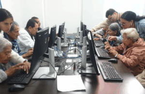 Así puedes cambiar la vida de una persona mayor en Cundinamarca