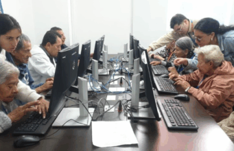 Así puedes cambiar la vida de una persona mayor en Cundinamarca