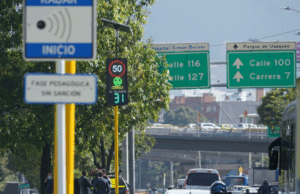 Pilas: Bogotá instala nuevos paneles de velocidad en vías clave
