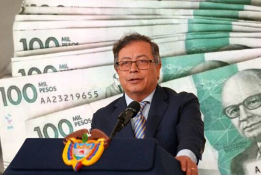Petro defendió el incremento del salario mínimo: lo querían tumbar