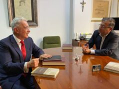 Petro vinculó a Uribe con paramilitarismo y lo retó a la JEP