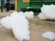 ¡Alerta en Madrid! Espuma tóxica pone en riesgo a familias