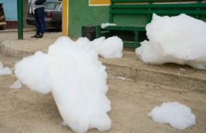 ¡Alerta en Madrid! Espuma tóxica pone en riesgo a familias