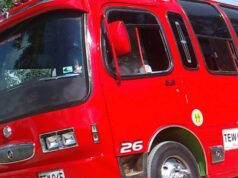 ¿Imprudencia al volante? Investigan volcamiento de buseta