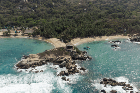 Cierran el Tayrona: amenazas y bloqueos obligan a suspender el ingreso