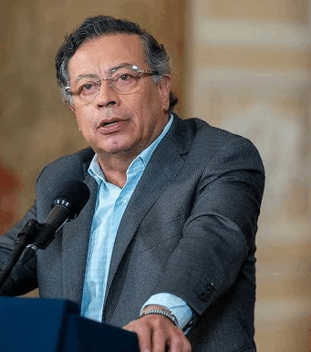 Petro llama a la “desobediencia civil” y desata tormenta política