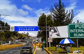 Gobierno impone arancel del 30% a productos de Ecuador