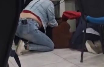 ¡Indignación total! funzano se desploma en fila de medicamentos