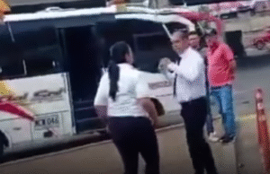 Fuerte discusión entre conductores de busetas en Mosquera
