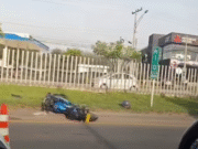 Grave accidente deja motociclista lesionado