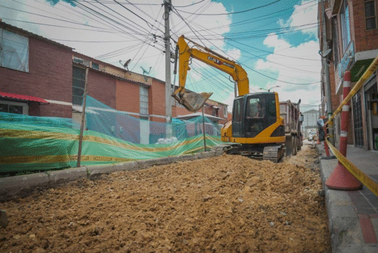 Avanzan obras de mejoramiento vial en Madrid