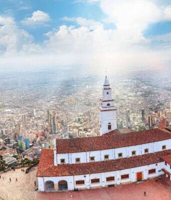 Hallan con vida a siete personas desaparecidas en Monserrate