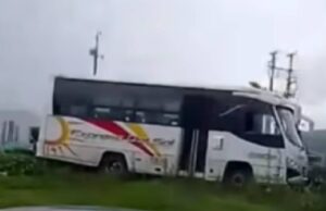 ¡Impactante accidente en Facatativá! Bus intermunicipal se sale de la vía