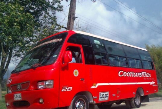 Le subieron al pasaje de las busetas rojas en Funza: así quedo