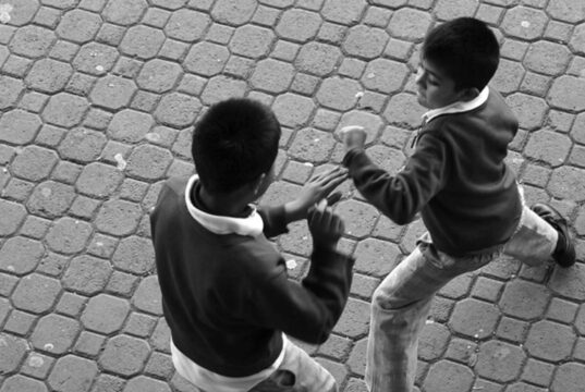 Preocupación por peleas entre estudiantes a las afueras de institución educativa