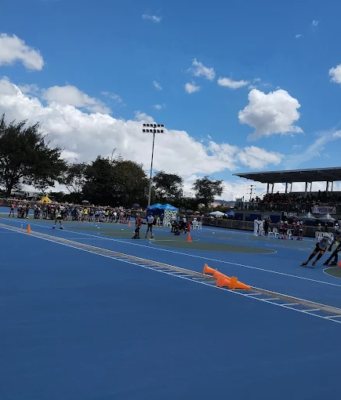Alcalde entregó renovada pista de patinaje para fortalecer el deporte en Mosquera