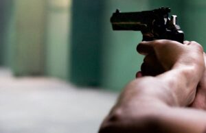 Delincuentes armados asaltan a una mujer en Madrid