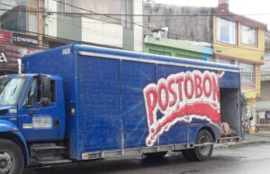 ¡Ni los repartidores se salvan! Delincuentes interceptaron un camión de gaseosas