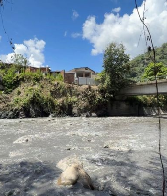 CAR defiende obras en ríos para proteger a millones de habitantes en Cundinamarca