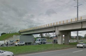 Denuncian presunto robo a mano armada en el sector de Tres Esquinas