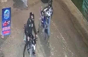 ¿Los reconoce? Dos delincuentes quedaron grabados robando una motocicleta en Funza