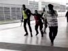 Capturan a dos hombres tras atacar con armas blancas a policía