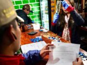 Cierran dos establecimientos y capturan cinco personas en operativo en Mosquera