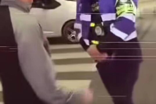 Motociclista habría atacado a agente de movilidad durante operativo en Mosquera