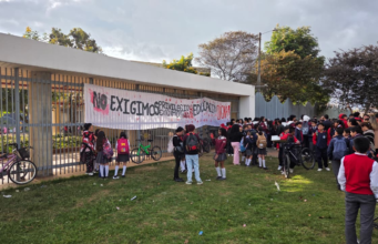 En colegio de Funza no dejan ingresar por protesta estudiantil