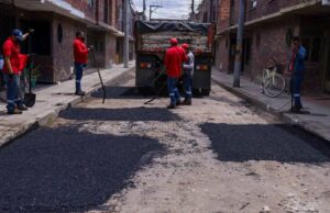 Avanza el mantenimiento vial en los barrios de Funza