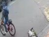 En video quedó el robo de una bicicleta en Mosquera