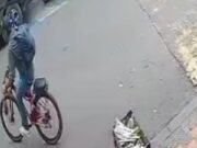 En video quedó el robo de una bicicleta en Mosquera