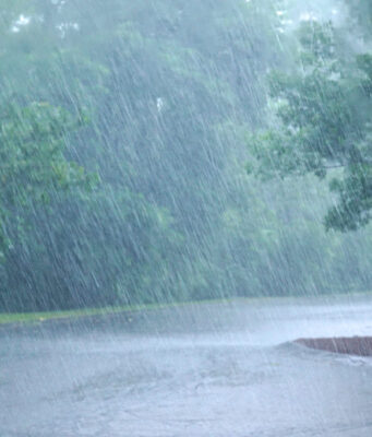 Fuertes lluvias desbordaron quebrada en Fusagasugá y provocaron inundaciones